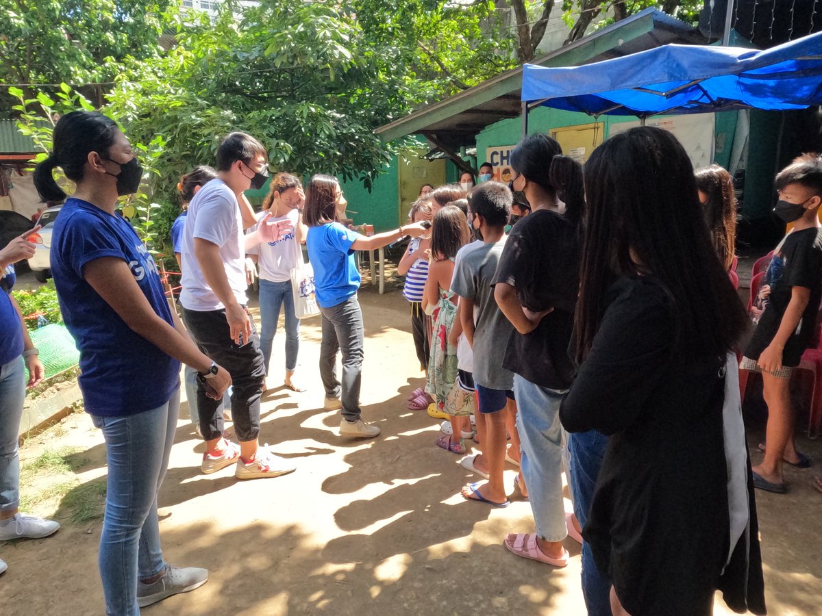 ChildhopePH's tweet photo. #𝗶𝗚𝗶𝘃𝗲𝗛𝗼𝗽𝗲 𝗖𝗼𝗺𝗺𝘂𝗻𝗶𝘁𝘆: Volunteers from GCash gives back to street children.
-----
Help the street children and be their hope. Join our #igivehope Community today! Email us at igivehope@childhope.org.ph
#CSRActivity #OutreachProgram2022 #ChildhopePh #givesback https://t.co/ycbPRbgDbZ
