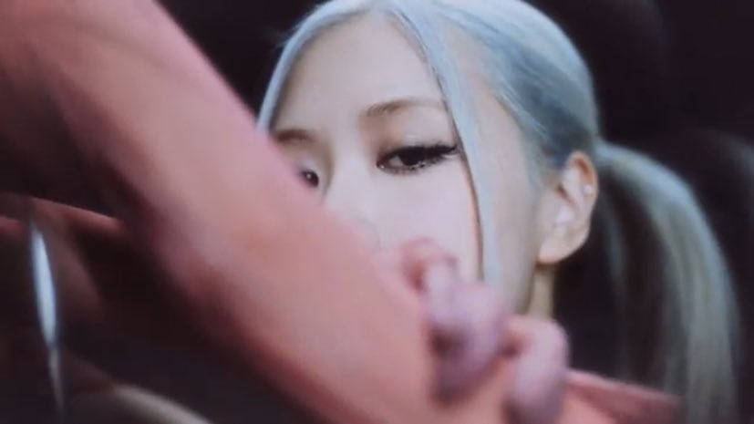 hourly rosé tweet media