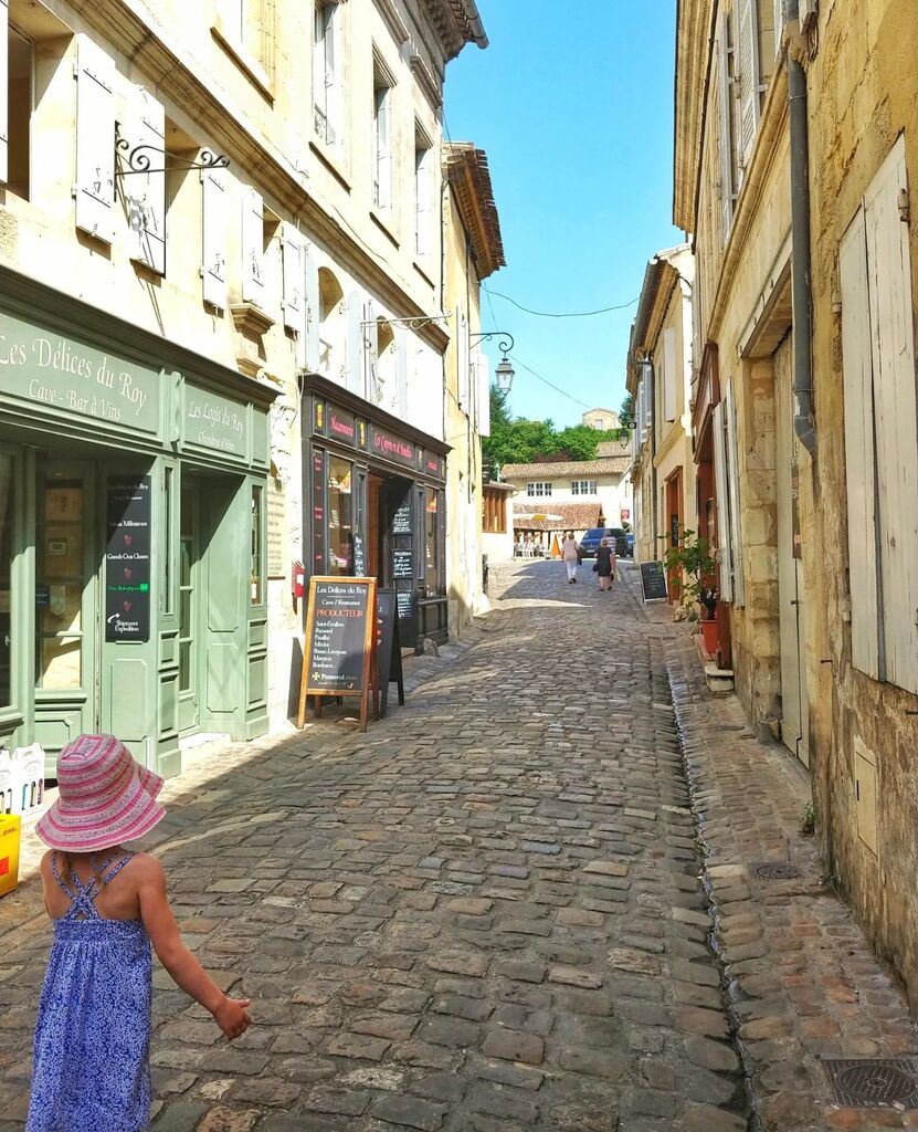 DelishDirection's tweet photo. #flashbackfriday photo dump of the gorgeous and colourful storefronts of St. Emilion #Bordeaux #ExploreFrance
On a day trip wiith @bordeauxwinetrailstours #stemilion #storefrontcollective https://t.co/P1wOrnz3x4 https://t.co/D12q6ZzfCP