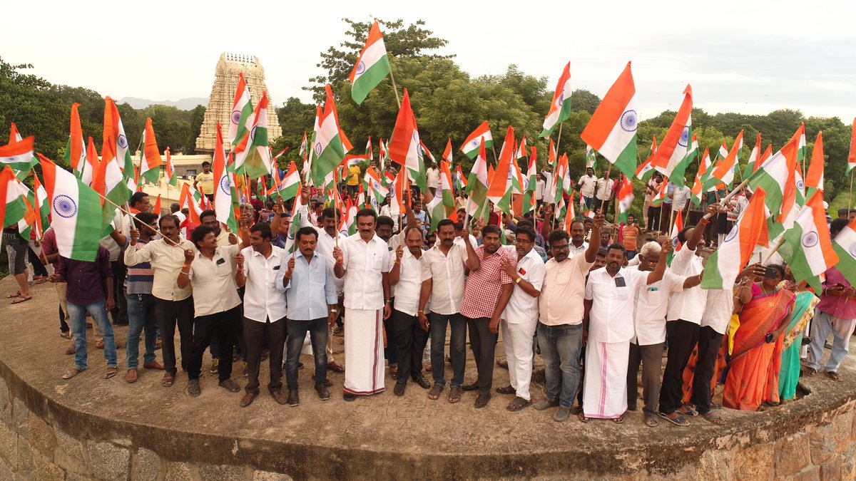 Rajabjpvlr's tweet photo. வேலூர் கோட்டையில் நடைபெற்ற 75வது சுதந்திர தின பவள விழா தேசிய கொடி அணிவகுப்பு நிகழ்ச்சி #ATribute to #HarGharTiranga & #AmritMahotsav
@annamalai_k @KesavaVinayakan @karthiyayiny7 @CTR_Nirmalkumar @MANOHARANJ15 @Arun_tnbjp @R_PradeeshKumar @bjp_velloredist https://t.co/MKPRd7mhcp