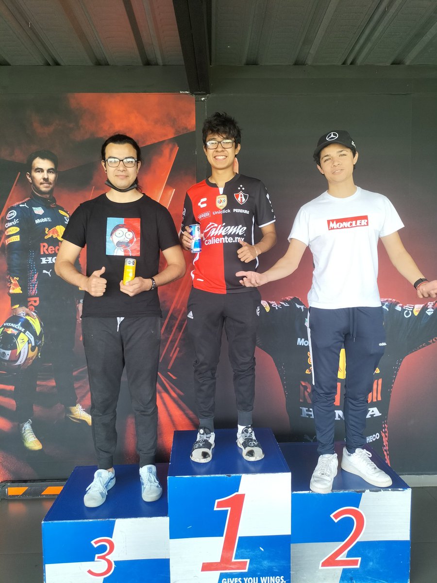 RenDaarick tweet media