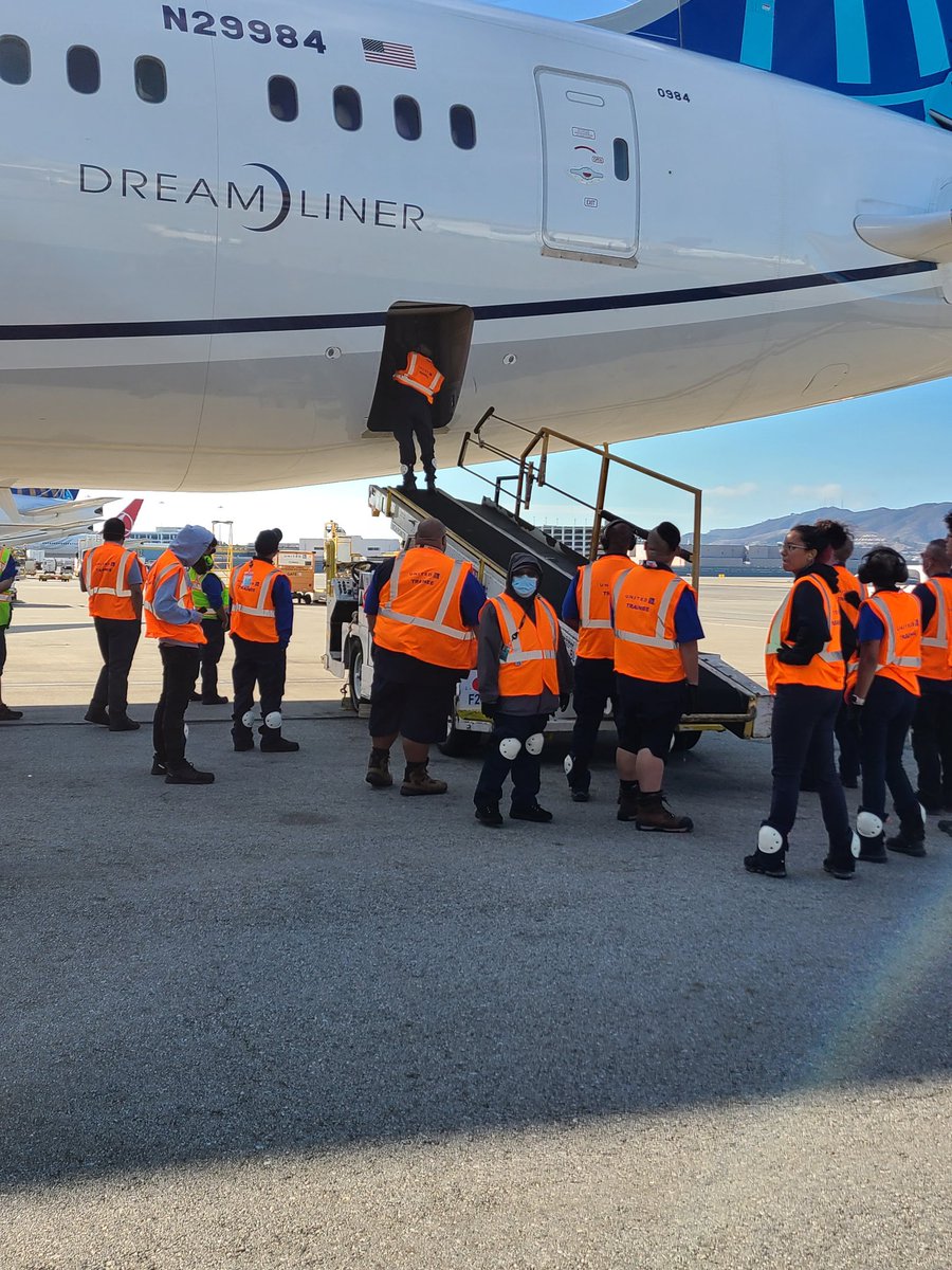 Andreea G tweet media