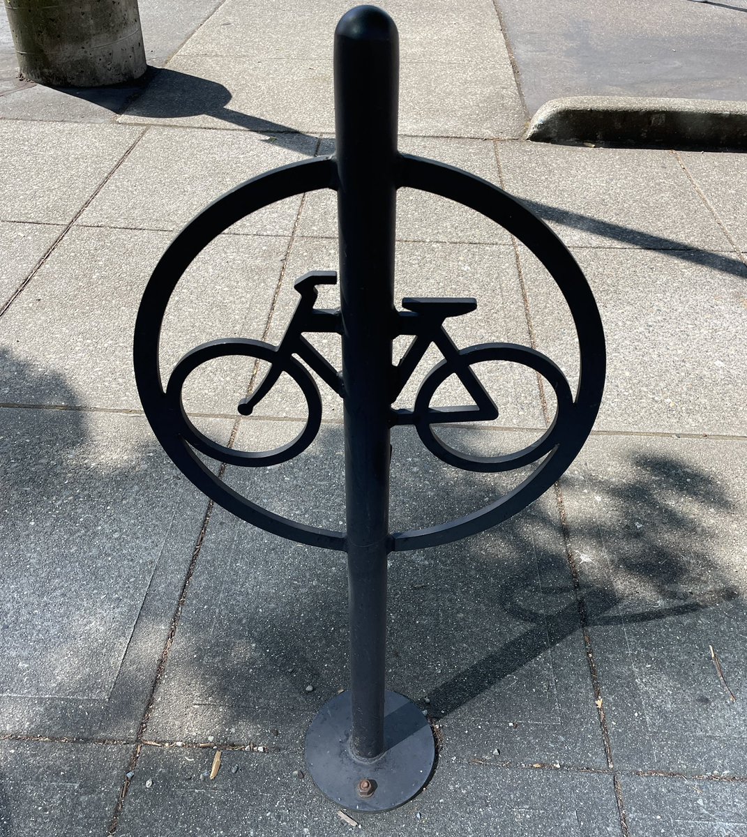 jnovakowski_'s tweet photo. Bike rack found in Bellevue, Washington this morning #mathphoto22 #mathsmashup #circles #mathcurves #angles #symmetry https://t.co/38w4kvVvRV