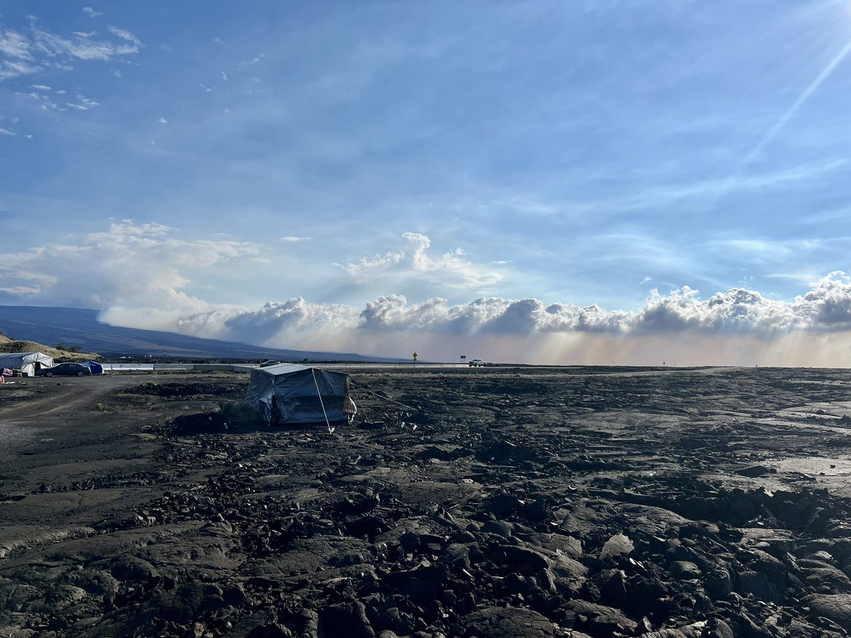 uahikea's tweet image. Maunaloa is ablaze. This photo shows the fire spreading from Pohakuloa Training Area where the US Army practices livefire training. Reports say cause is unknown. American empire is scorching our lands then using our water, which they’ve contaminated, to put out their own fires.