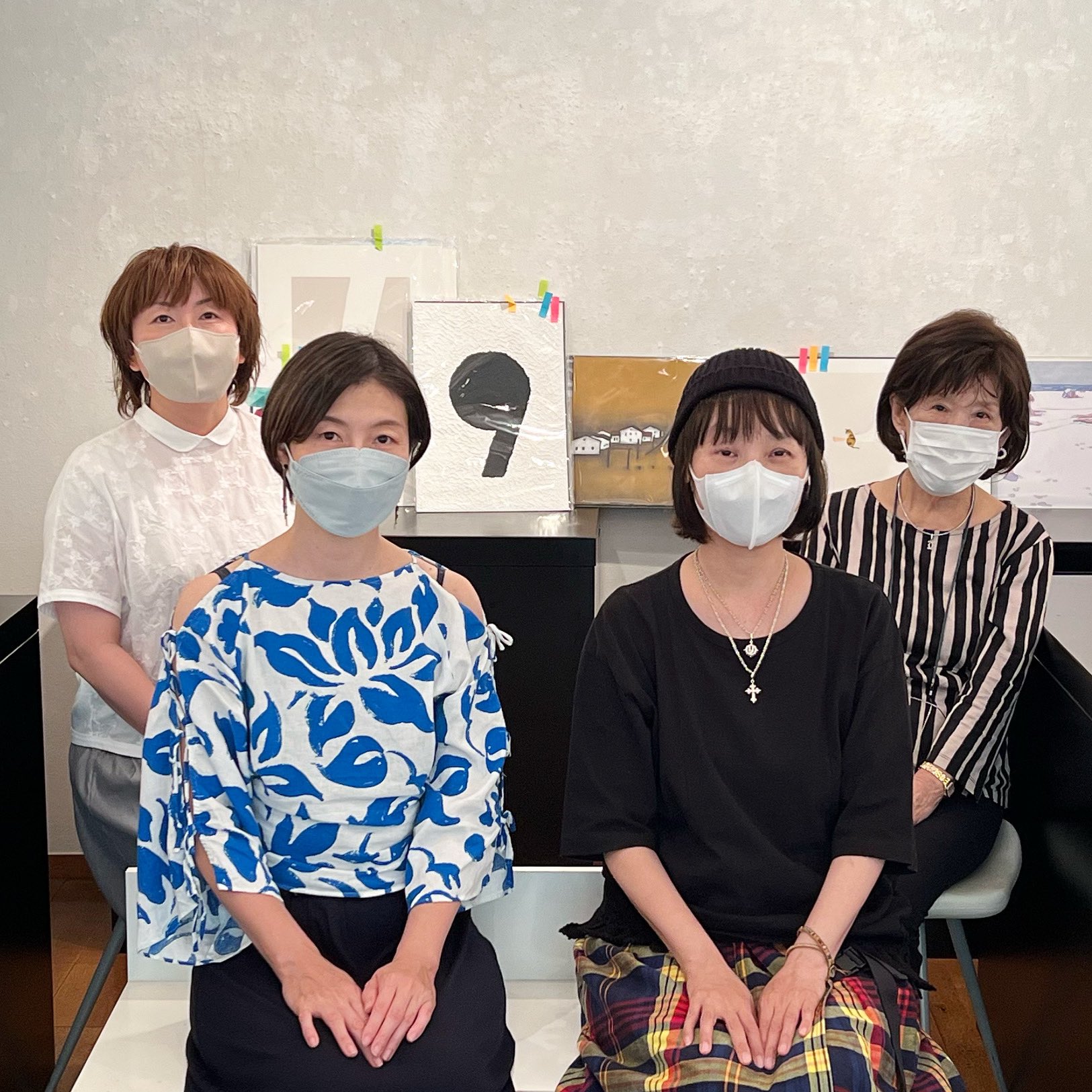 Gallery House Maya 装画コンペvol 21 審査結果発表しました 2年ぶりのコンペ 猛暑とコロナの落ち着かない中を たくさんの方にご参加いただき感謝しております ありがとうございました 写真は審査員の皆さん 左から宮古美智代さん 藤田知子さん