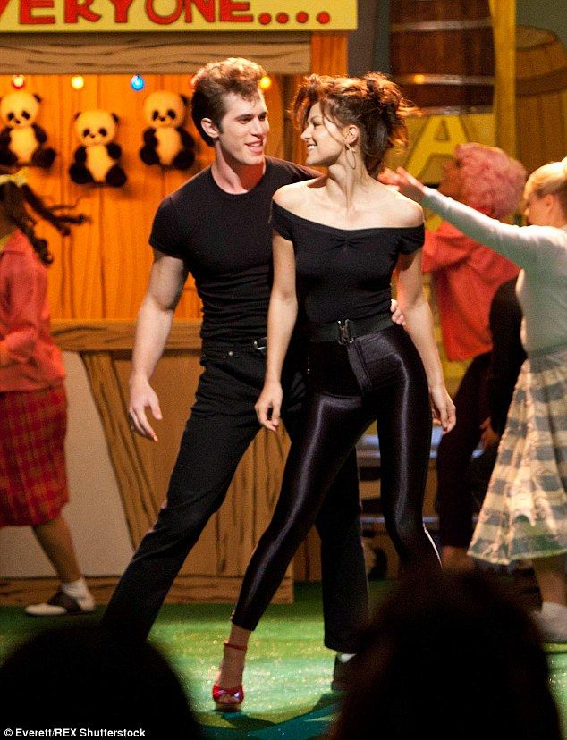 diegohag's tweet photo. Essa semana com a perda de Olivia Newton John, eu me peguei novamente ouvindo as versões do Glee para Grease, e nossa como eu amo, amo, amo absolutamente todas as músicas desse episódio https://t.co/DekEfyCWbt