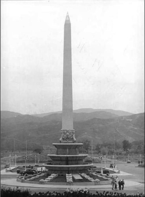 El Obelisco de la Plaza Francia de Altamira en #Caracas fue diseñado y construido por la firma Martin Hermanos CO. y tiene el mérito de ser el primer obelisco construido en la capital venezolana. Conoce más en: youtu.be/fIWT8JyKbEo #11Ago