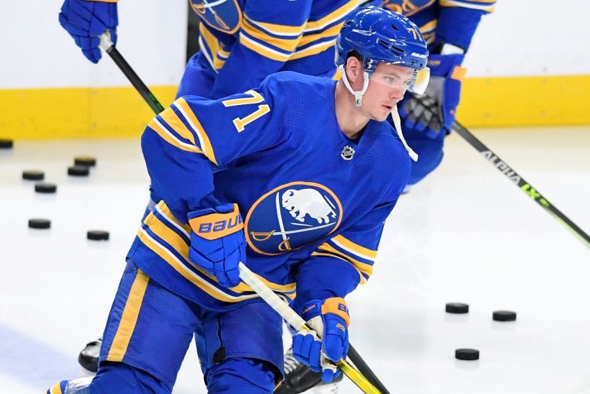 Victor Olofsson 🇸🇪 - Buffalo Sabres

27 år, Forward

👶: Modo HK

Spelade SHL med MoDo 13/14-15/16 och med Frölunda 16/17-17/18. CHL-mästare 16/17, skytteligavinnare 17/18 och totalt 141 poäng på 227 SHL-matcher. I Buffalo har det blivit 127 poäng på 188 matcher.