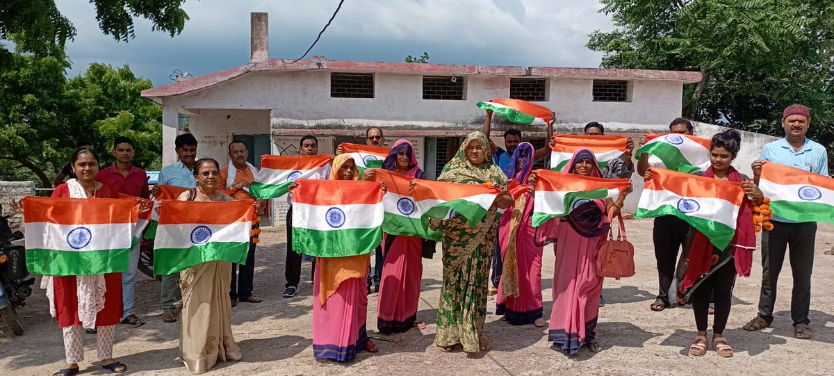 हर घर तिरंगा अभियान के अंतर्गत तिरंगा यात्रा रैली का आयोजन किया गया जिसमें सभी को अपने अपने घरों में तिरंगा लगाने एवं सम्मान सहित 17 तारीख को उतारने के लिए भी विस्तार से चर्चा की गई