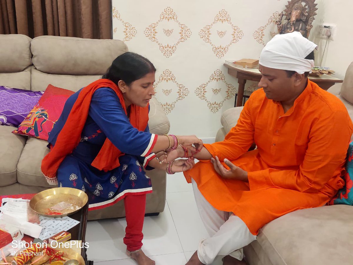 ipskumarashish's tweet photo. सभी को भाई-बहनों के पावन त्यौहार राखी की एवं शुभकामनाएं। 💐💐💐💐
#RakshaBandhan #रक्षा_बंधन #rakshabandhan2022 https://t.co/Bq9gfSHHxI