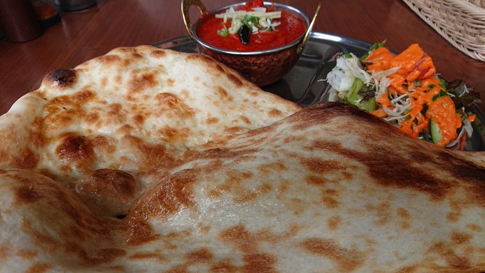 インドカレー屋のナンはやたらでかいヽ(・∀・)ノ 