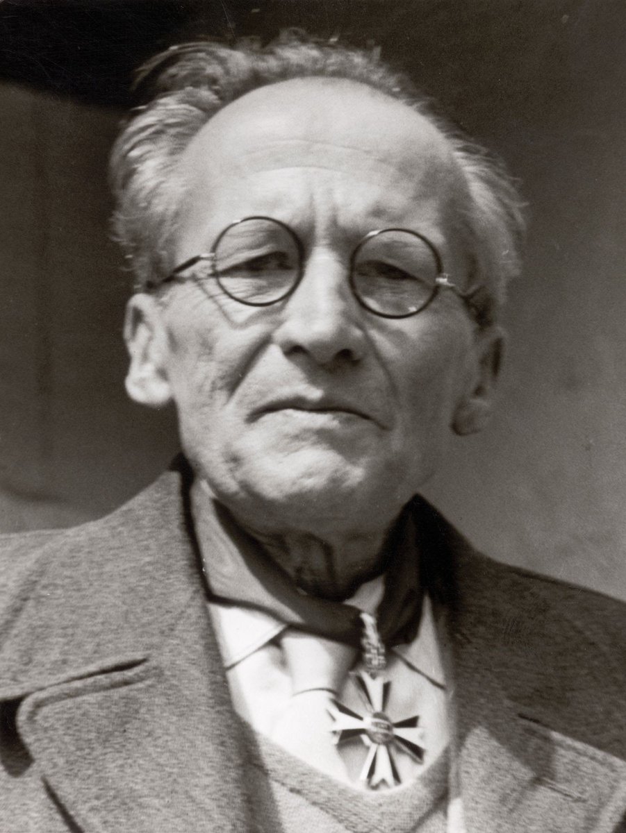 PhysInHistory's tweet photo. Happy Birthday to Erwin Schrödinger, one of the founders of quantum theory and father of the ubiquitous Schrödinger equation, born 135 yrs ago today.
He was awarded the 1933 Nobel Prize in Physics, along with British physicist Paul Dirac. https://t.co/xTRMfYBCf8