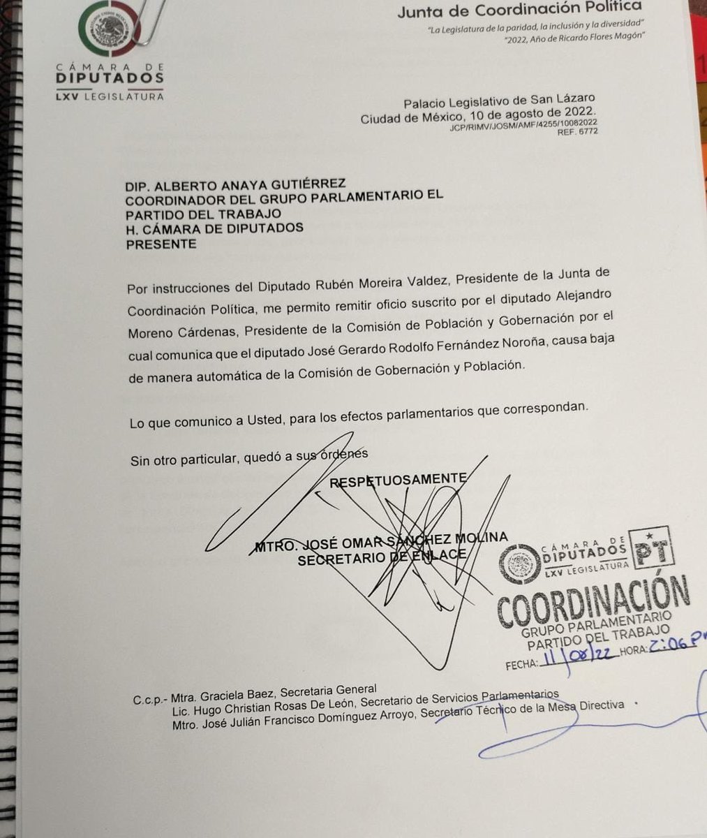 fernandeznorona's tweet photo. Jajajajejejejijijijojojojujuju, ya sé qué pasó, ⁦@alitomorenoc⁩ pensó que estaba en el ⁦@PRI_Nacional⁩ y no en la ⁦@Mx_Diputados⁩. Así de perdido anda. https://t.co/DwfJdocPjI