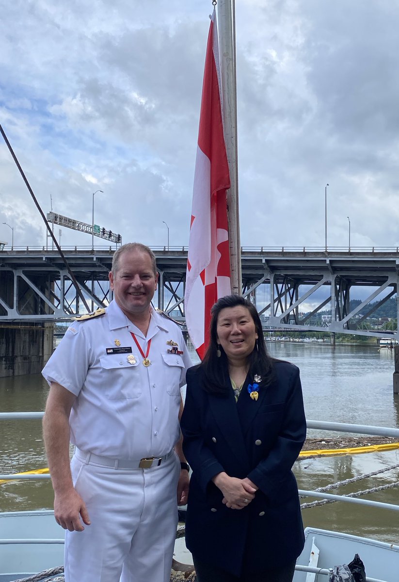 My congratulations to @WestCoastCmdre David Mazur &amp; CPO1 Carl Dixon for reaching this milestone. 🎉

Deep 🙏🏽 to you &amp; your families 👨‍👩‍👧‍👦 for your service. ⚓️🛳