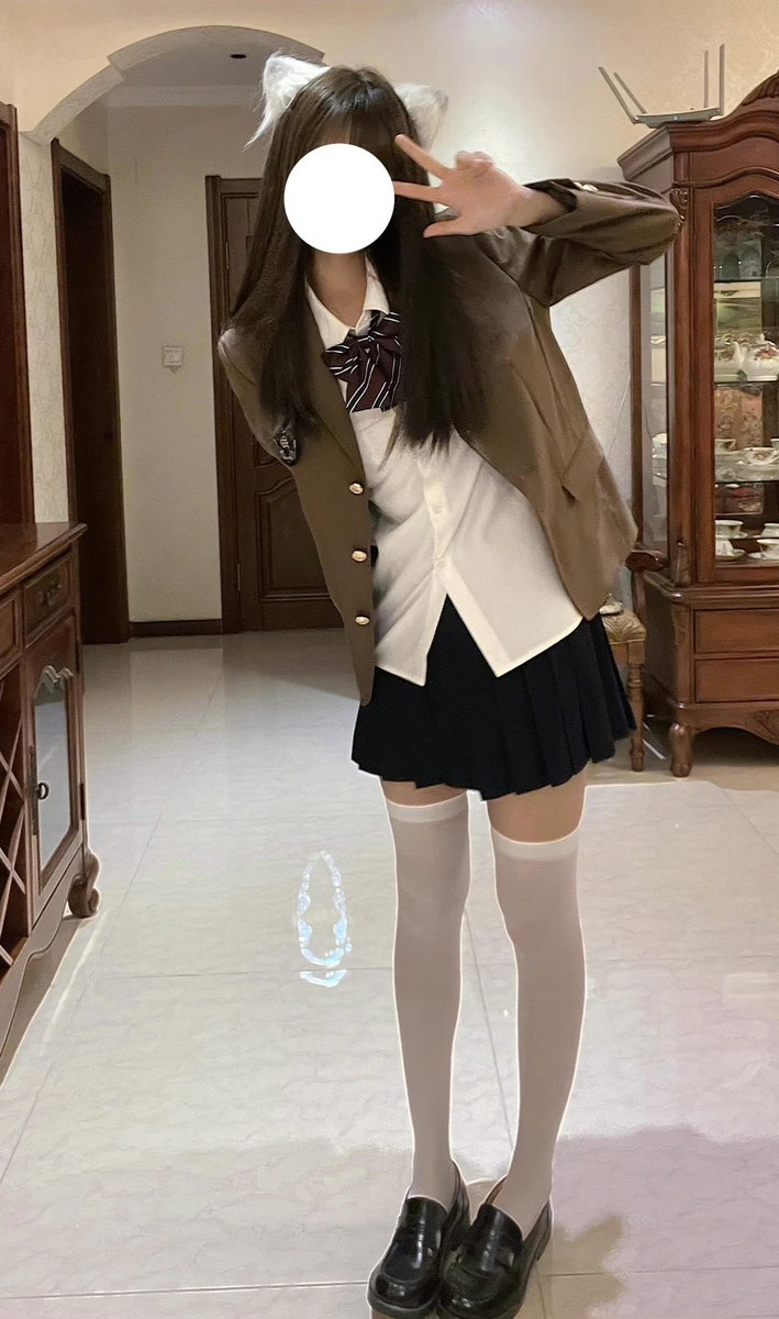 xiaoyeyee's tweet photo. 绝对领域
#绝对领域 #白丝 #高筒袜 #白丝萝莉 https://t.co/DAyO8C9bt4
