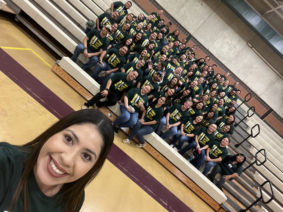 Fernandez_Ana89's tweet photo. Today was an excellent reminder of how blessed we are to shape the world. #MakingMovesThatMatter #practicethebasics #ownit #growthmindset #WhatWeDoHereShapesTheWorld https://t.co/ujXM4sXuR2