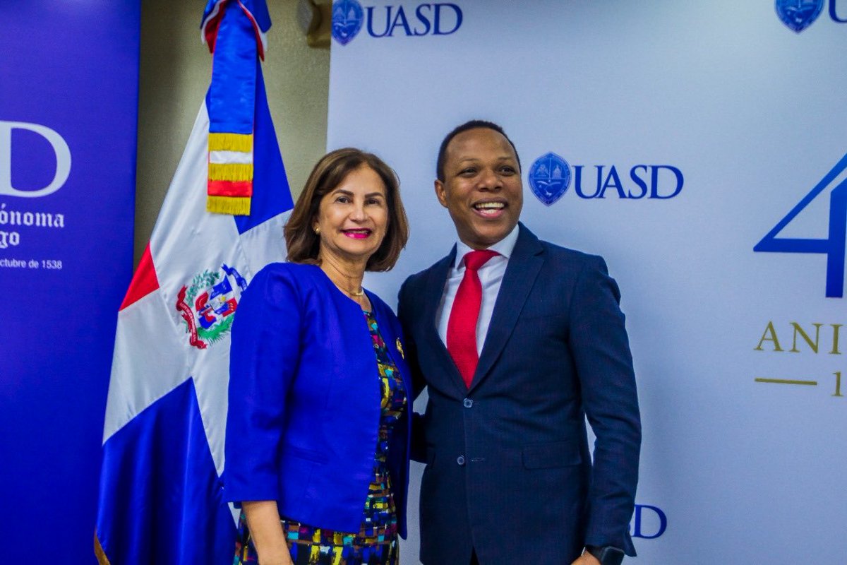 sosa_prez's tweet photo. Con el amigo Milton Morrison, en la firma del acuerdo UASD EDESUR. https://t.co/q3QJUJzw0R