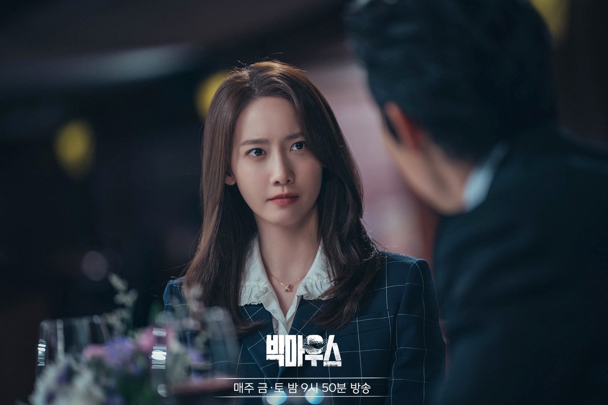TheDramaWorld2's tweet photo. PHOTO: Go Mi Ho faces Gong Ji Hoon as she runs all over the place to prove his husband's innocence!😔😰😨

Don't miss episode 5 tonight on MBC!🔥

#bigmouth #bigmouse #LeeJongSuk #ImYoonAh #koreandramas #kdramas #kdrama #koreandrama #mbc #kpop #Korea https://t.co/aecxJTm4QD