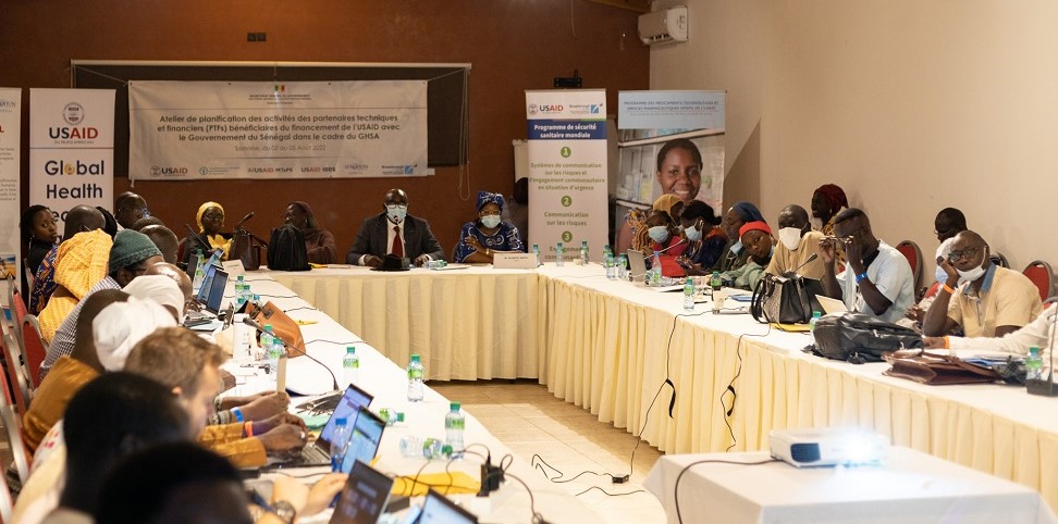 FAOSenegal's tweet photo. Au #Senegal, avec le soutien de @USAID, @FAO appuie @GouvernementSN dans la mise en œuvre de l’Agenda de sécurité sanitaire mondiale

@FAOSenegal a participé à l’atelier de planification des activités de 2023 des partenaires bénéficiaires du financement de @USAID 

#UneSeuleSanté https://t.co/74XJAgycXB