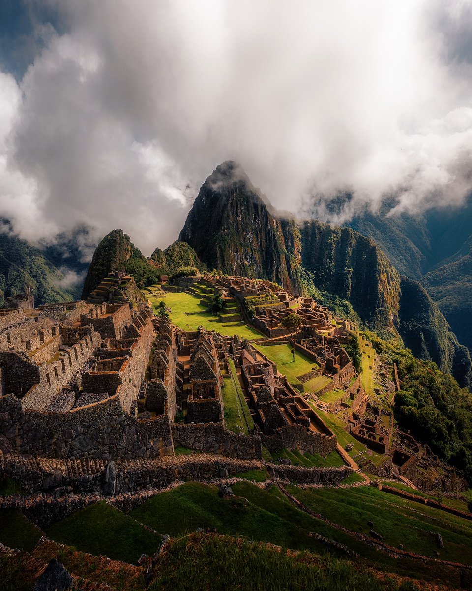 This is the ONLY photograph I have from my trip to Peru earlier this year 😅 I unfortunately lost the hard drive I stored the photos on and I didn’t have time to back up. Thankfully I saved this one on my computer though! 🙏🏻

📍: Machu Picchu, Peru 🇵🇪