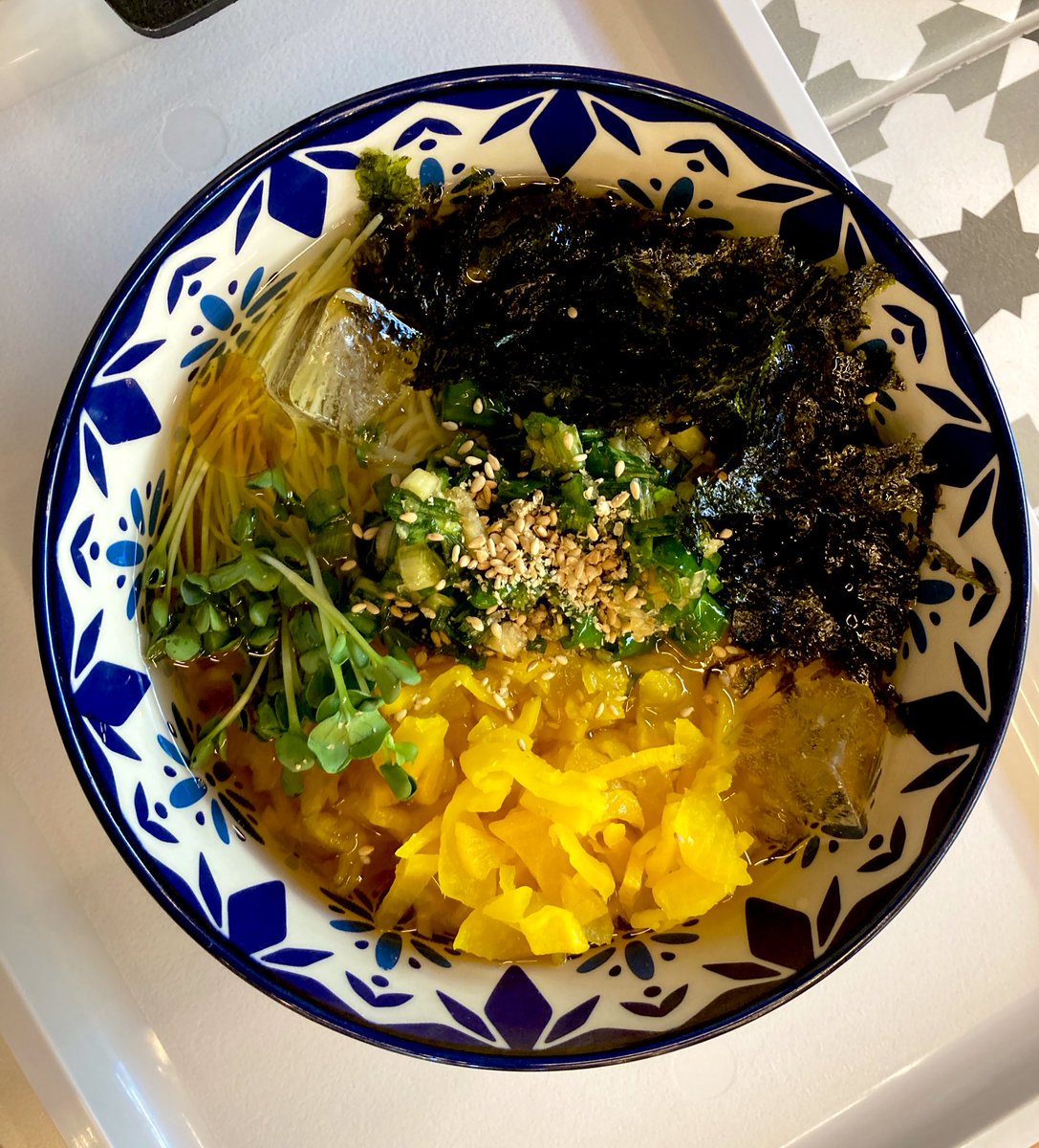 cybereater's tweet photo. 추천받은 비건 떡볶이집 <가치한끼>
떡볶이+야채꼬치2개+고구마고로케 구성의 떡볶이 단돈 9천원 구운야채 너무 맛있어...매콤달달시원한 냉국수도 별미(5천원) 아 그리고 체리콕!! 체리콕 드셔주세요 진짜 체리 들어가서 깔끔한 단맛에 눈물좔좔 https://t.co/ZeY1BEJKzO