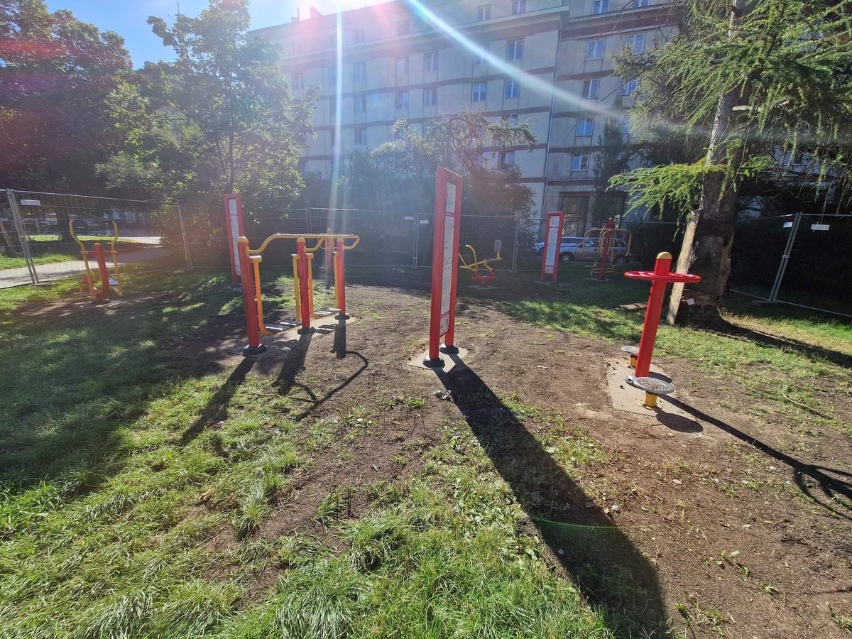 WojtowiczMaciej's tweet photo. Prace przy budowie placu zabaw na Pl.Hallera trwają🚧Realizacja inwestycji możliwa jest dzięki pozyskanym przeze mnie dodatkowym środkom z https://t.co/nsupDu3Bbx @warszawa
👉 Koszt: 1,2 mln zł
👉 Termin realizacji: październik 2022
#ZPTP #PragaPółnoc @PORP_Warszawa @IlonaSojaK https://t.co/lTeqKYf9xd