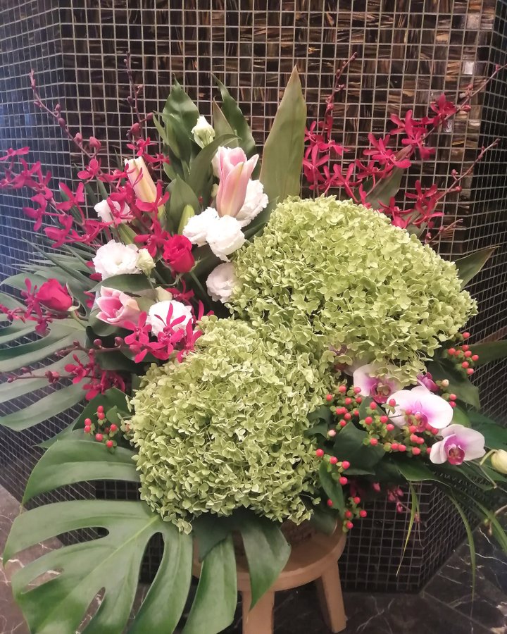 お花屋 大阪は当日配達 西尾花店では花束 スタンド花 お祝い花が格安