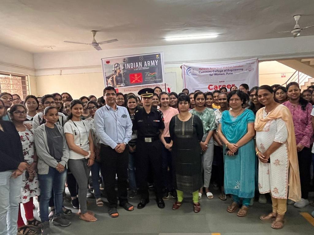 IaSouthern's tweet photo. Motivational Lecture at Cummins College of Engineering for Women delivered by alumna to mark #AzadiKaAmritMahotsav. Event organised by #TharRaptors Brigade at #Pune 

#SouthernCommand
#NariShakti
#JoinIndianArmy 
#ArmyAviation
#NightRaiders 
@adgpi
@CumminsCollege https://t.co/Ae1zuEL6no