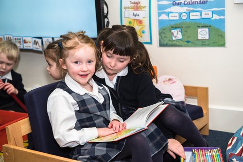OundleSchJobs's tweet photo. We are looking for a Club Assistant who is passionate about working with children, is creative and enthusiastic, and is able to provide wonderful support to children aged 4 to 11. If this sounds like the role for you, check out our website: https://t.co/yw7lCyFYiF https://t.co/rK4pWZfIab