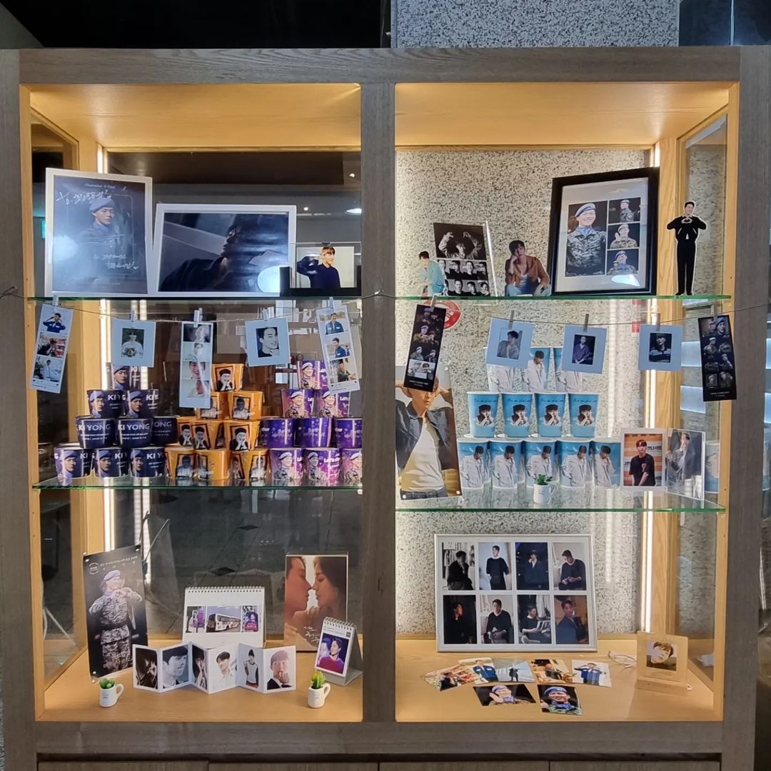 choi_ae_kyong's tweet photo. 성남 아트센터

카페브람스 큐브점
카페브람스 앙상블씨어터점
컵홀더이벤트

장기용배우님을 위한 써포트 최애굥 흔들림 없이 장기용 배우님의 꿈을 향한 길을 함께 걷겠습니다.
@choi_ae_kyong

 #jangkiyong #장기용 #메이사의노래 #최애굥 #장기용선한영향력 https://t.co/M5KTVw7U8y