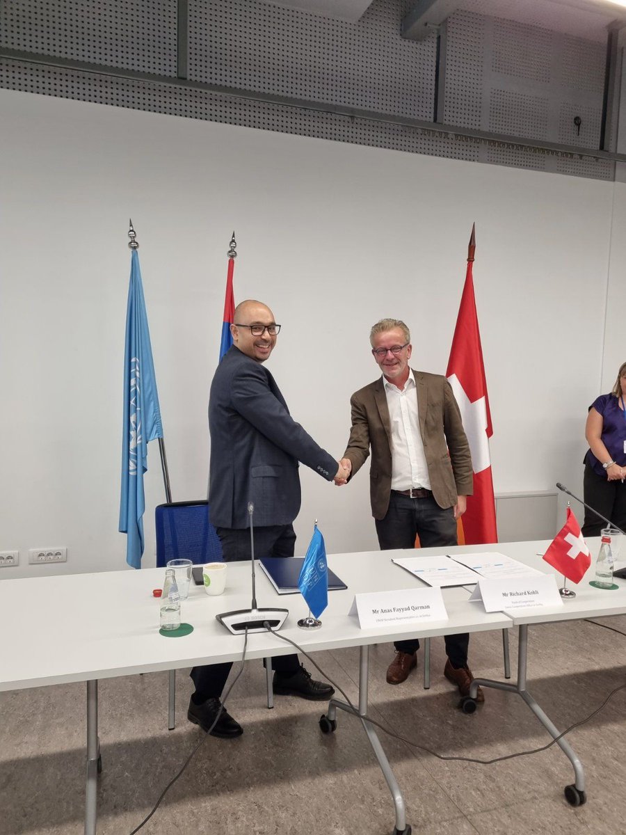 AnasQarman's tweet photo. Grateful to @SwissEmbassyBlg 4 continued partnership! Building on our joint work on the green agenda project in RS, today 🇨🇭 HoC Richard Kohli &amp; I signed a new 4,9M $ agreement to accelerate and scale up the green transformation in 🇷🇸, in line with Green Agenda #EUZelenaAgendaRS https://t.co/oFNKkB7lLg