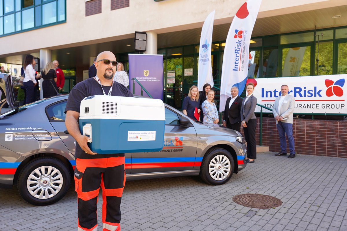 Szpit_Pomorskie's tweet photo. Wyjątkowym prezentem obdarowani zostaliśmy przez #InterRisk Polska. Nowe auto o wartości 80 tys. zł do przewozu krwi, wyposażone w specjalną lodówkę od dzisiaj będzie kursować pomiędzy naszymi 4 szpitalami by pomagać pacjentom. :-):-) Bardzo dziękujemy ❤️
https://t.co/PmuwXFr9rs https://t.co/ndeyVqGqhU