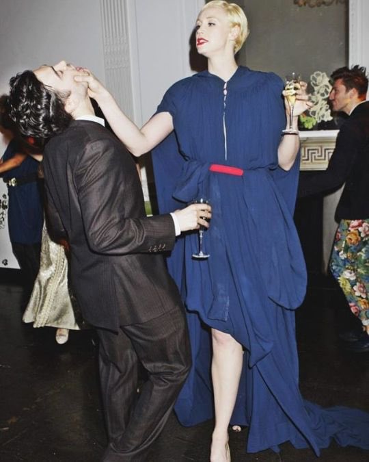 i feel like it is my duty to regularly remind everyone of this image of gwendoline christie and oscar isaac