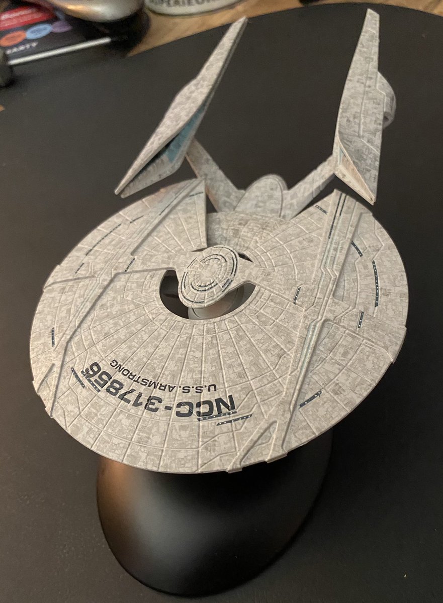 BenCSRobinson's tweet photo. The Armstrong is one of my favourite designs from #StarTrekDiscovery season 3. This one is tooled and ready to go but didn’t actually enter production. #startrekships https://t.co/iXfRe0OdQ7