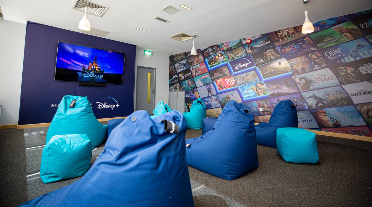 Start your holiday in style 😎

Enjoy free access to our brand-new #O2RoamFreely Lounge 📍 Gatwick Airport North

✅ Comfy seats
✅ Free drinks, snacks
✅ Free Wi-Fi
✅ Entertainment <a href="/DisneyPlusUK/">Disney+ UK</a>

Only major network that lets you roam freely in the EU ✈️

vmo2.co/O2Lounge