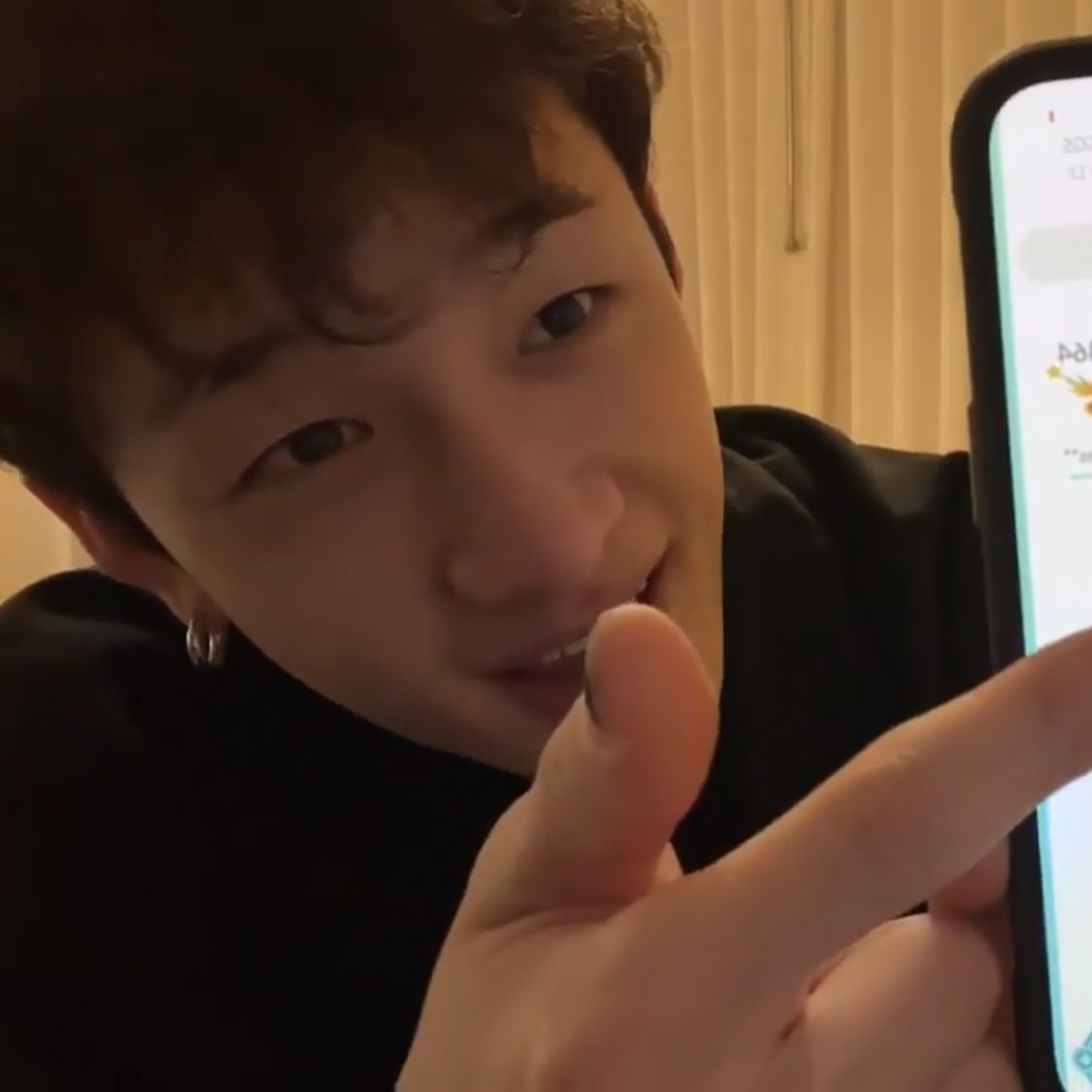 thankfulforchan's tweet photo. how can someone be this cute… ☹️🖤 https://t.co/eLO2I8mpo5