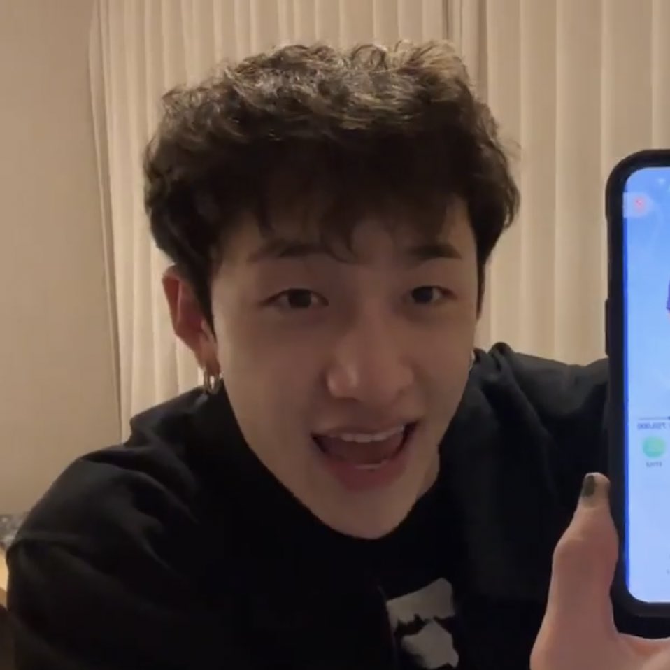 thankfulforchan's tweet photo. how can someone be this cute… ☹️🖤 https://t.co/eLO2I8mpo5
