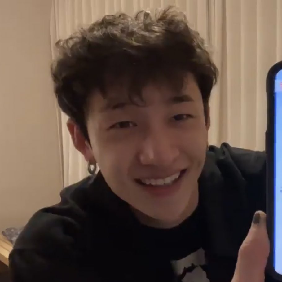 thankfulforchan's tweet photo. how can someone be this cute… ☹️🖤 https://t.co/eLO2I8mpo5