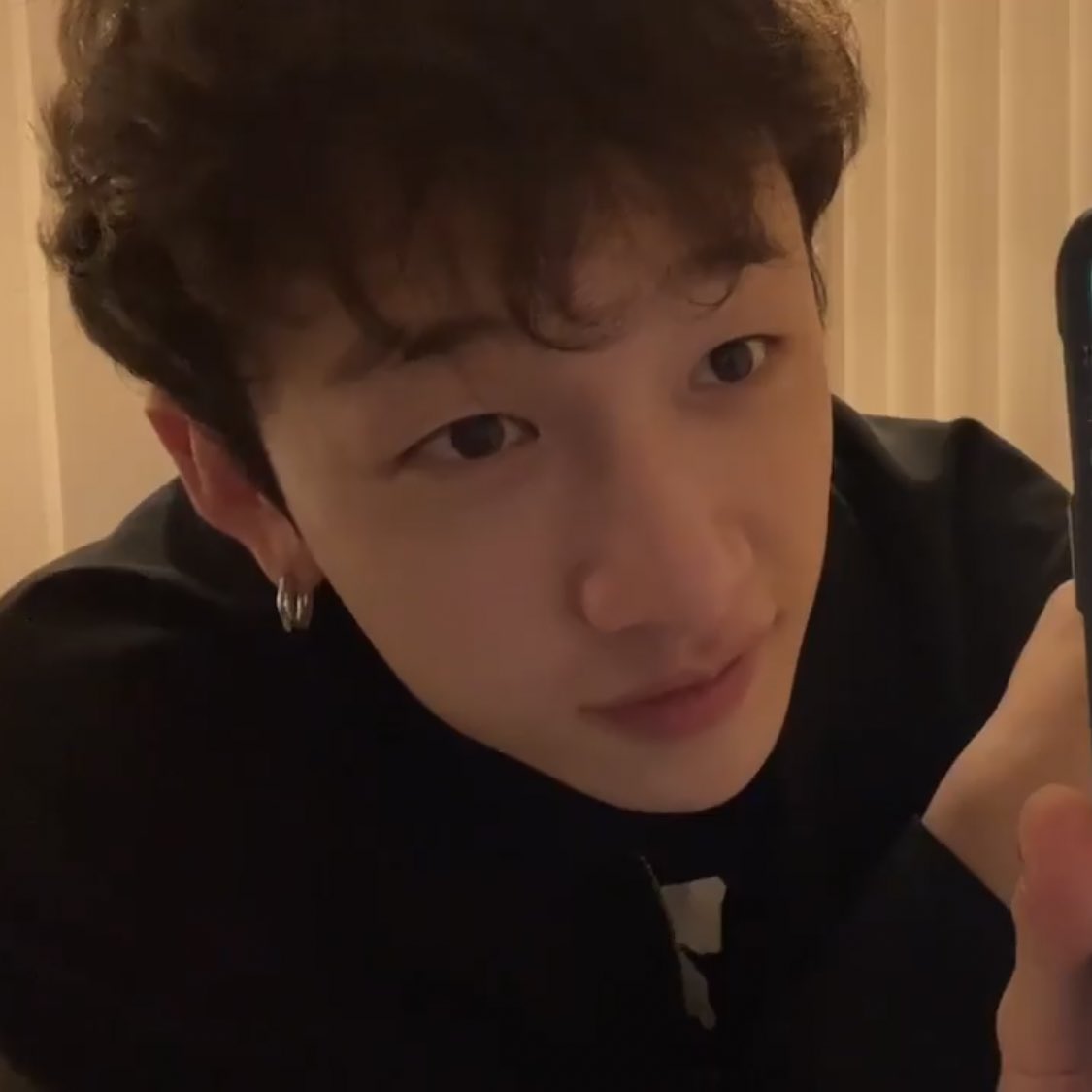 thankfulforchan's tweet photo. how can someone be this cute… ☹️🖤 https://t.co/eLO2I8mpo5