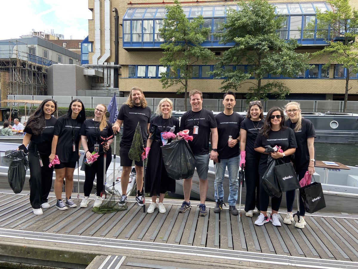 SplunkUK's tweet image. Our London Marketing team put on their (pink) gloves to donate their time for Splunk Global Volunteering Day last week. They picked up rubbish and gave the Paddington Basin a proper, well-needed clean-up. Thank you to all the Splunkers who participated!
#SplunkForGood