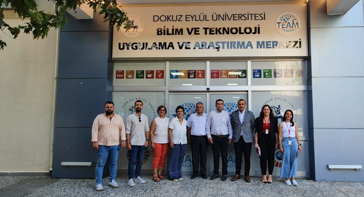 deu_team's tweet photo. Merkezimizin sanayi ile işbirliğine destek olan @dokuzeylultto’ya ve @deparktgb Genel Müdürümüze teşekkür ediyor, Üniversitemiz araştırma altyapısını gurur verici seviyeye taşıyan Rektörümüz @hotar_nukhet’e şükranlarımızı sunuyoruz. https://t.co/hIsrLW6xsd