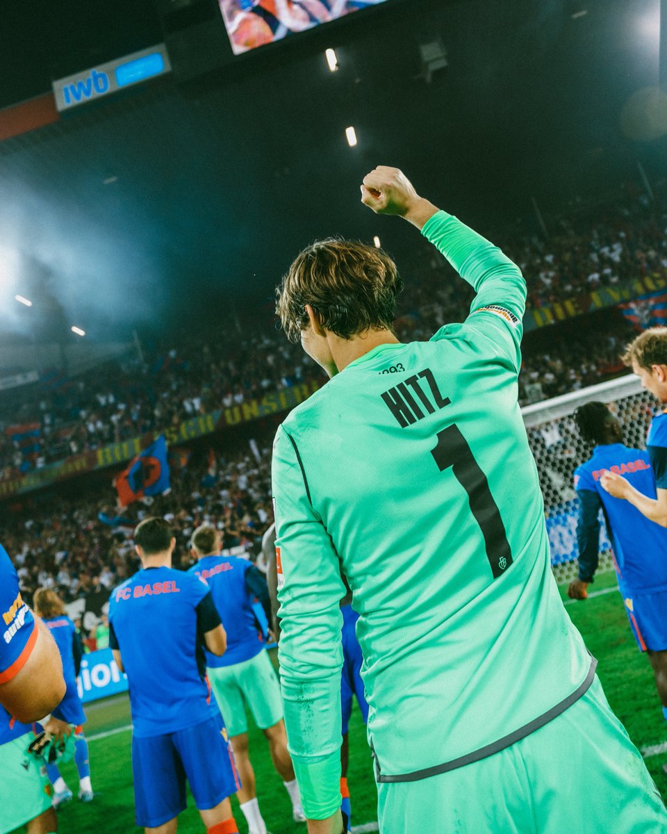 FC_Basel_fr's tweet photo. 🎊 🥳 🫶🏼

#FCBBIF #MirSinBasel #UECL https://t.co/EIQmSjHUEn