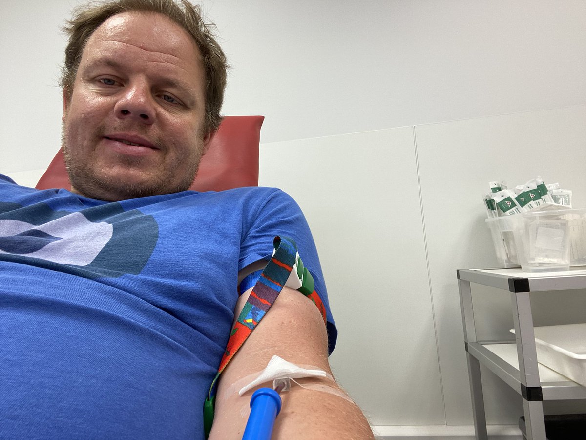 thomasvanbier's tweet photo. Het slachtoffer van een ongeval, een baby met geelzucht, een kankerpatiรซnt ... Jij kan zomaar het leven van iemand in jouw omgeving redden! Gewoon door te doneren. Het vraagt amper van je tijd. Het kan in jouw buurt. En je houdt er een heel goed gevoel aan over.#geefbloed ๐ฉธ https://t.co/i4cyrbLjEk