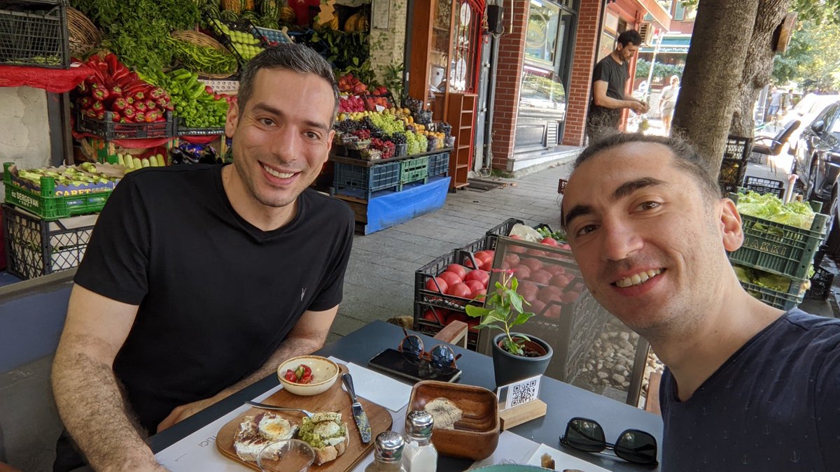 SRE Türkiye ekibi yillar sonra ilk defa bulusup, birbirine off the record Incident hikayeleri anlatti. Fidyeden, iç çamaşırı modellerine heyecan dolu bir kahvaltı :)