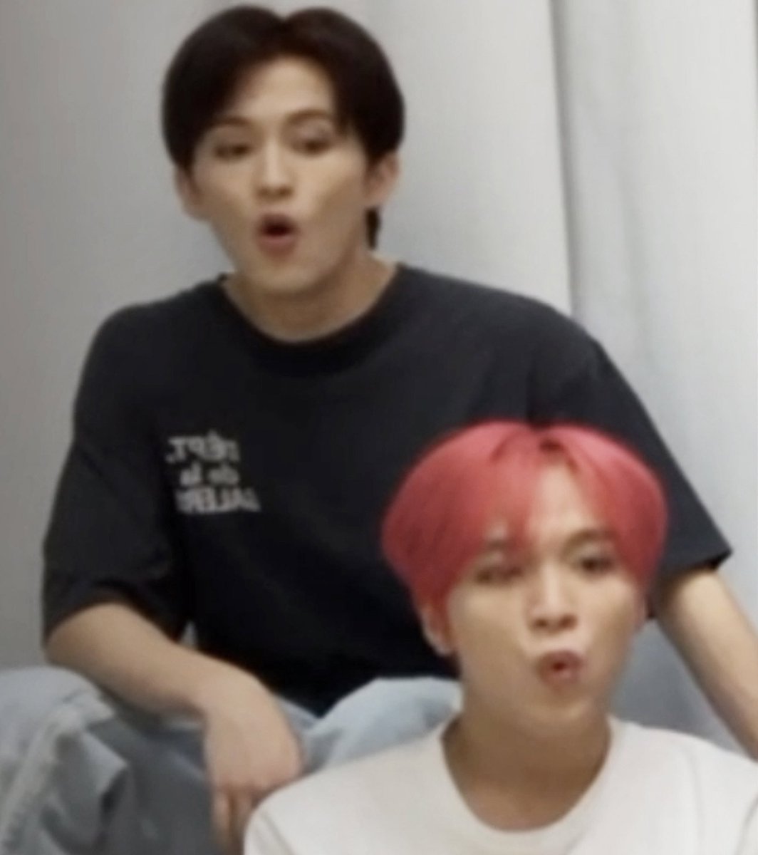 Ieemarkees's tweet photo. mark and haechan as sosuke and ponyo https://t.co/yBsCMXu35s
