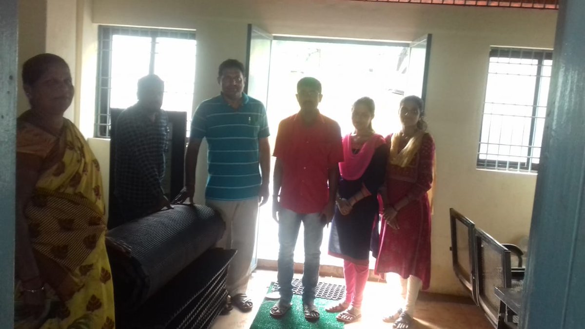 AHVS_Karnataka's tweet image. ದಿನಾಂಕ: 12/08/2022 ರಂದು, ಉತ್ತರ ಕನ್ನಡ ಜಿಲ್ಲೆಯ ಭಟ್ಕಳ ಗ್ರಾಮದ ಪಶು ಆಸ್ಪತ್ರೆಯಲ್ಲಿ ಫಲಾನುಭವಿಗಳಿಗೆ  ನೆಲಹಾಸು ವಿತರಣೆ ಕಾರ್ಯಕ್ರಮವನ್ನು ಡಾ.ರಾಕೇಶ್ ಬಂಗ್ಲೆ ಉಪನಿರ್ದೇಶಕರು(ಆಡಳಿತ) ರವರ ನೇತೃತ್ವದಲ್ಲಿ ಹಮ್ಮಿಕೊಳ್ಳಲಾಯಿತು.
#Cowmat #Uttarkannada