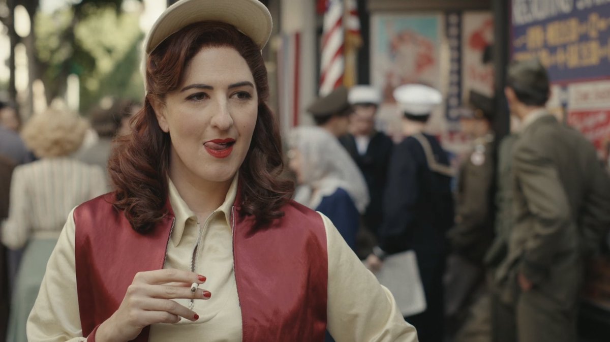 haleyobsession's tweet photo. d’arcy carden as greta gill. that’s it that’s the tweet. #LeagueOfTheirOwn https://t.co/ZQddBU37d4