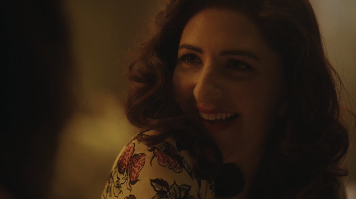 haleyobsession's tweet photo. d’arcy carden as greta gill. that’s it that’s the tweet. #LeagueOfTheirOwn https://t.co/ZQddBU37d4