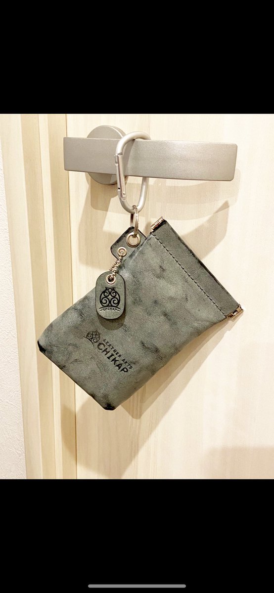 ichiluichilu's tweet photo. DaniBox Pouch(WAXLINE)
DaniBoxと15mlユニコンボトルを
ジャストサイズで持ち歩ける👍✨

おそようございますm(__)m

本日〜また一週間
ﾎﾞﾁﾎﾞﾁ頑張るよ✋

今日も一日万事好都合♪

＃CHIKAP
＃danimini
＃IZANAMI
＃KayfunPrime
@TamamiVape  
@KATTUWGB8 
@treasure_vape 
@Tamavapeizanami https://t.co/rhS39Ix957