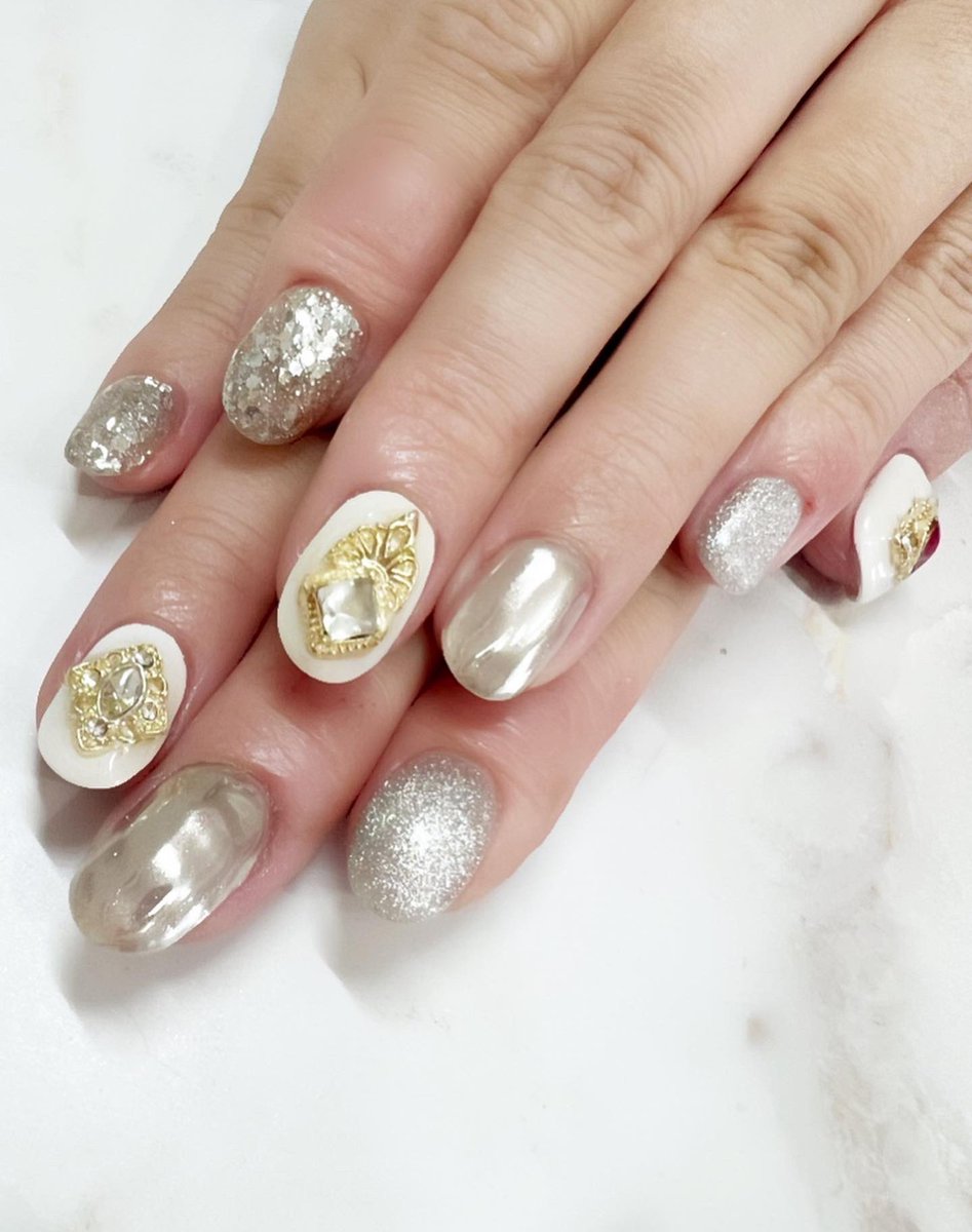 ENA0568's tweet photo. NEW💅
ちょい前に💅changeしてきた😵‍💫
今回はおまかせ💅
@yui_ewy_ 
@__ewy__ 
#nail#japan#ewy#吉祥寺#kichijoji#newnail#ネイル#original#オリジナル#new#派手好き#cute#jelnail#ewy#japan#silver#White#summer#summernails https://t.co/IaZsHjGYnT